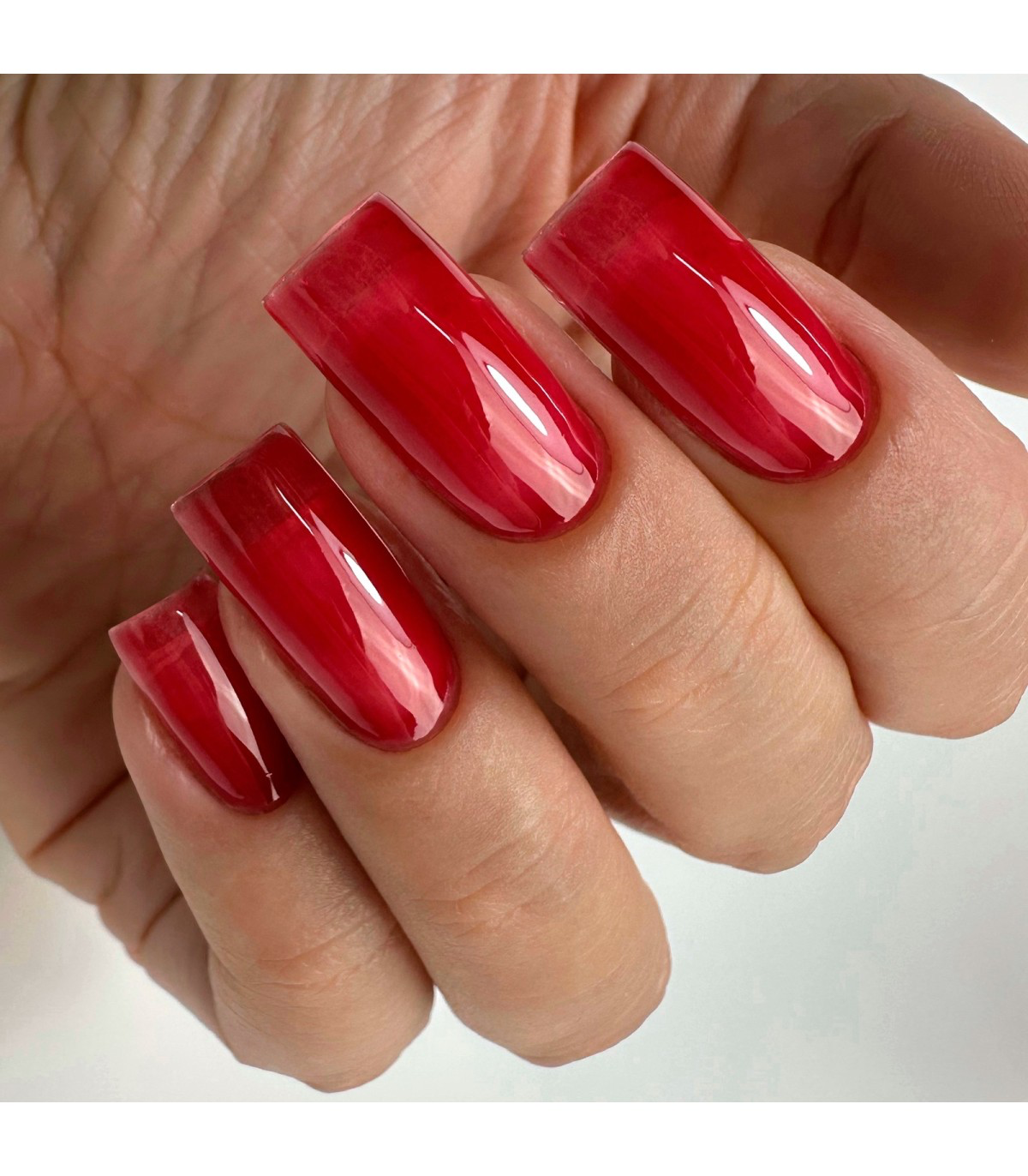 PNB Esmalte semipermanente Efecto cristal - Illusion 2.0 - 04
Blood Red - 8ml